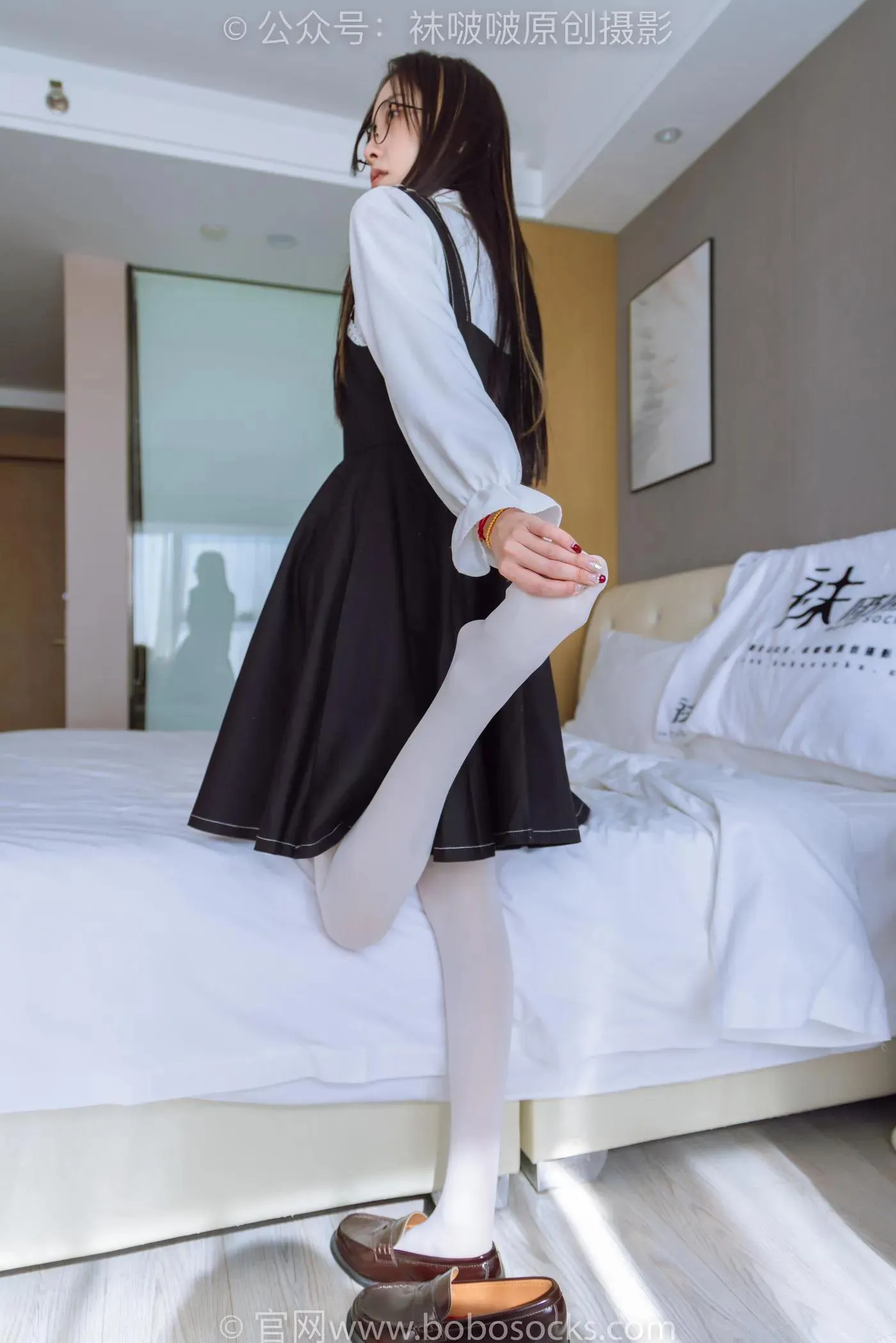 [BoBoSocks袜啵啵]NO.177 稚予-皮鞋、厚白丝（脚底猫爪印款） [140P]插图8